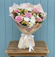 Букет цветов из:  Гвоздики, Орхидеи и Розы в Переяславке