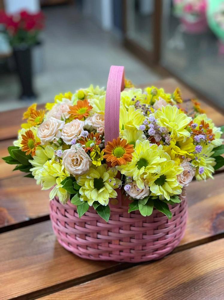 Цветочная композиция из Хризантемы и Розы в корзине в Переяславке