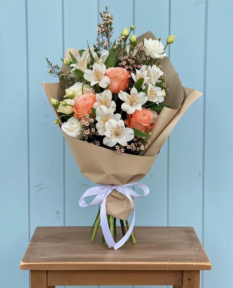 Букет цветов из: Альстромерии, Лизиантусы, Розы и Хризантемы в Переяславке