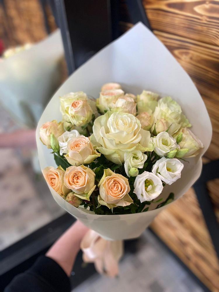 Букет цветов из: Розы и Лизиантусы в Переяславке